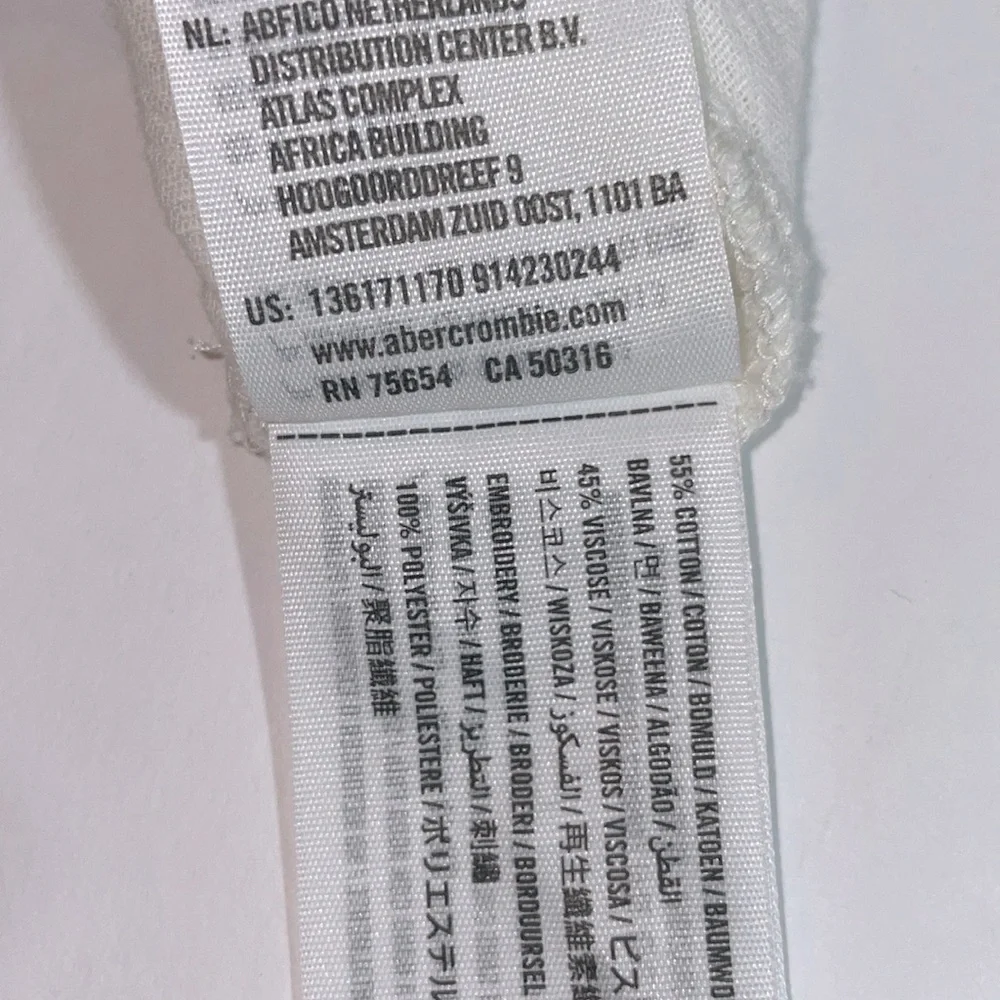 Abercrombie & Fitch XL White gauzy Peasant top with detailed Blue Embroidery - Picture 10 of 11